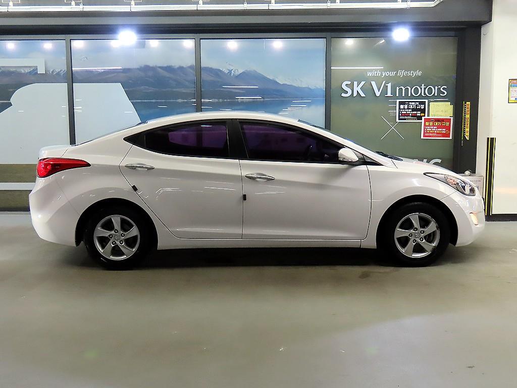 HYUNDAI Avante - Vista 3