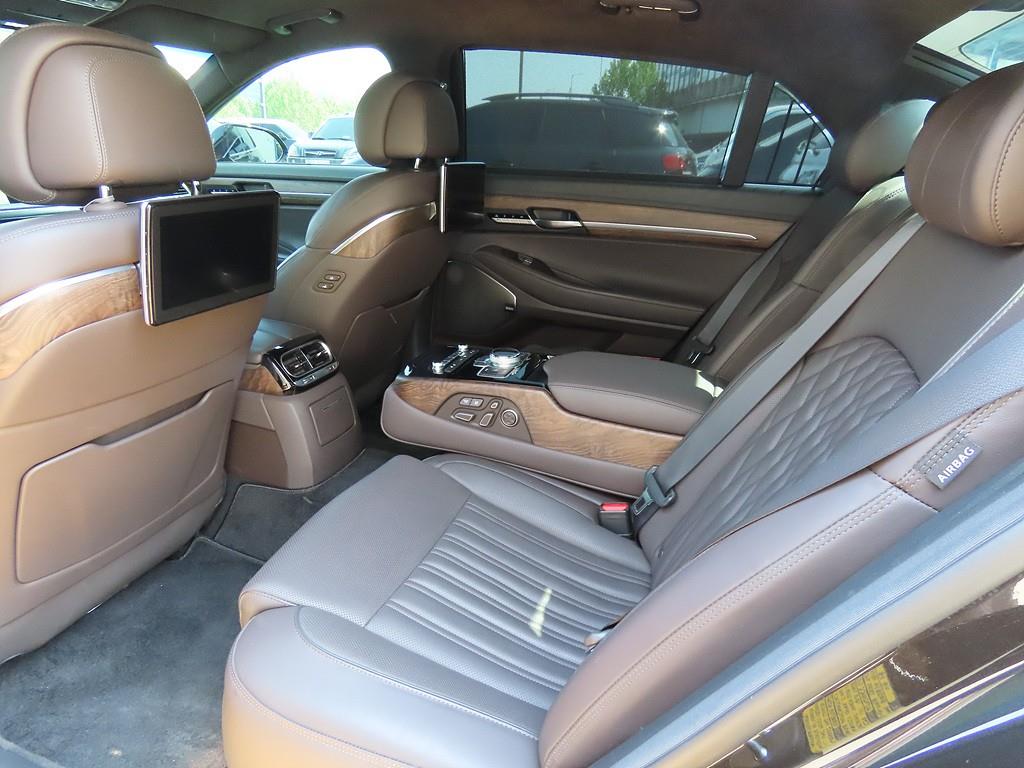 Genesis G90 - Vista 6