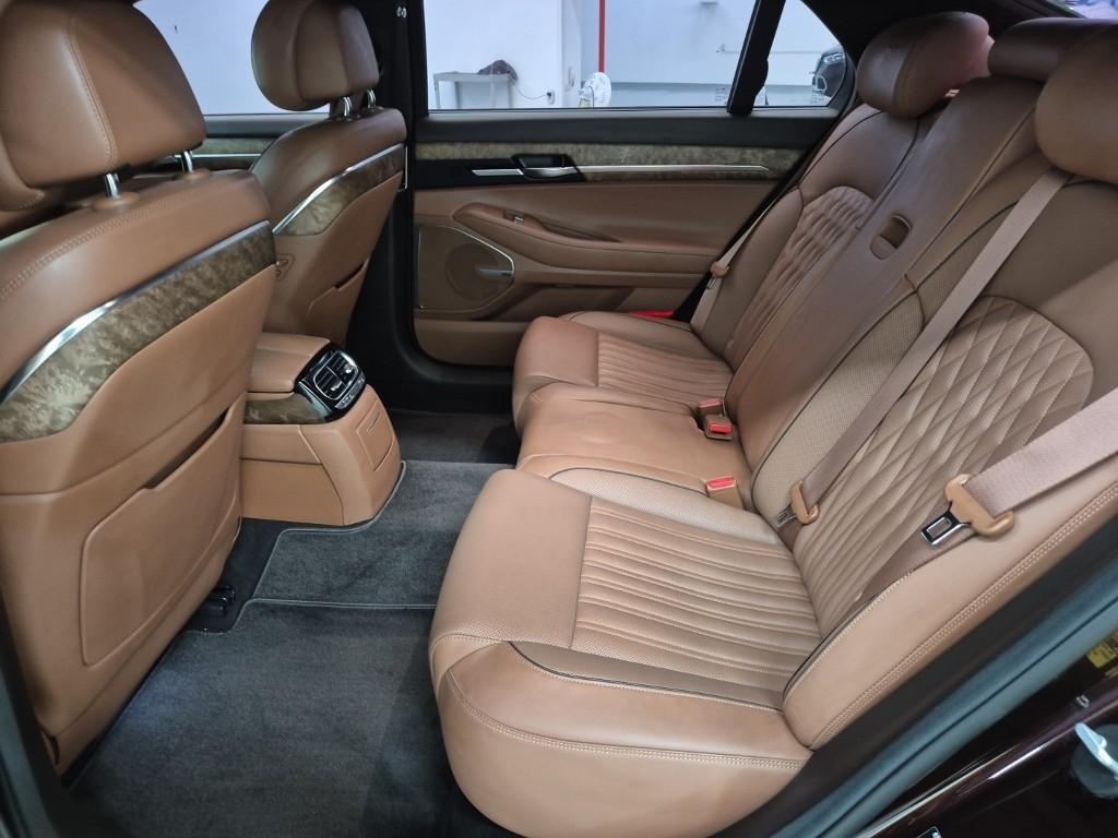 Genesis G90 - Vista 12