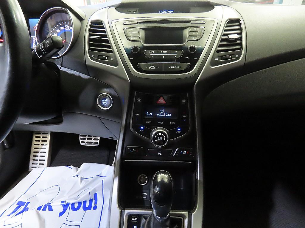 HYUNDAI Avante - Vista 11