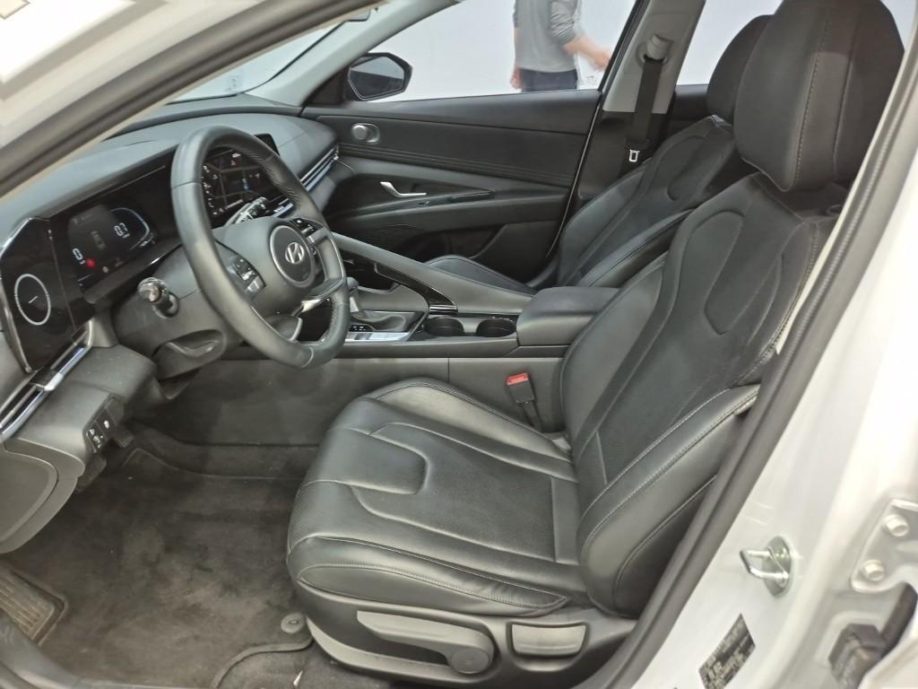 HYUNDAI Avante - Vista 11