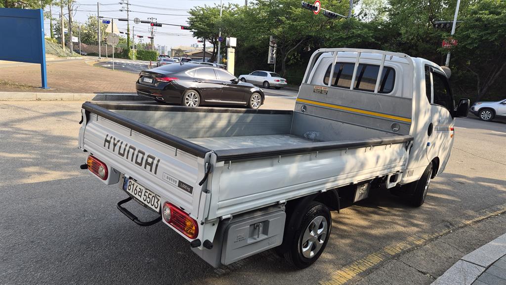 Small Truck Cargo (small) - Vista 3
