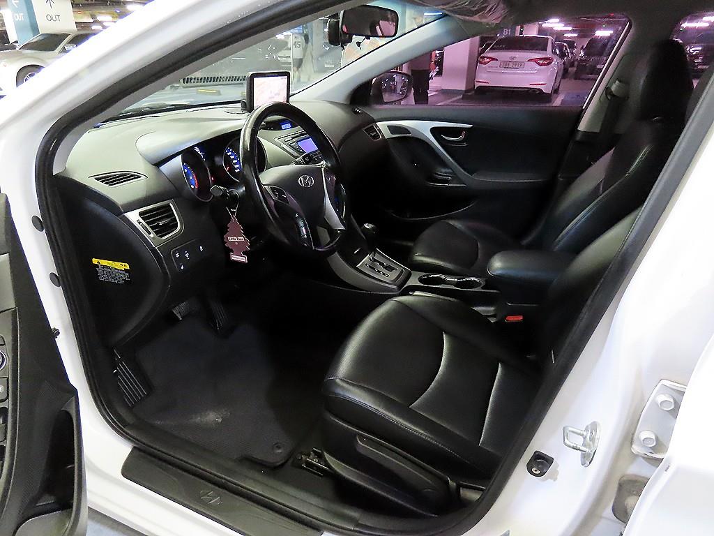HYUNDAI Avante - Vista 6