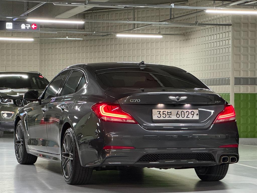Genesis G70 - Vista 6