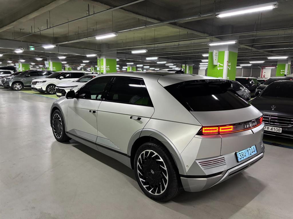 HYUNDAI Ioniq 5 - Vista 5