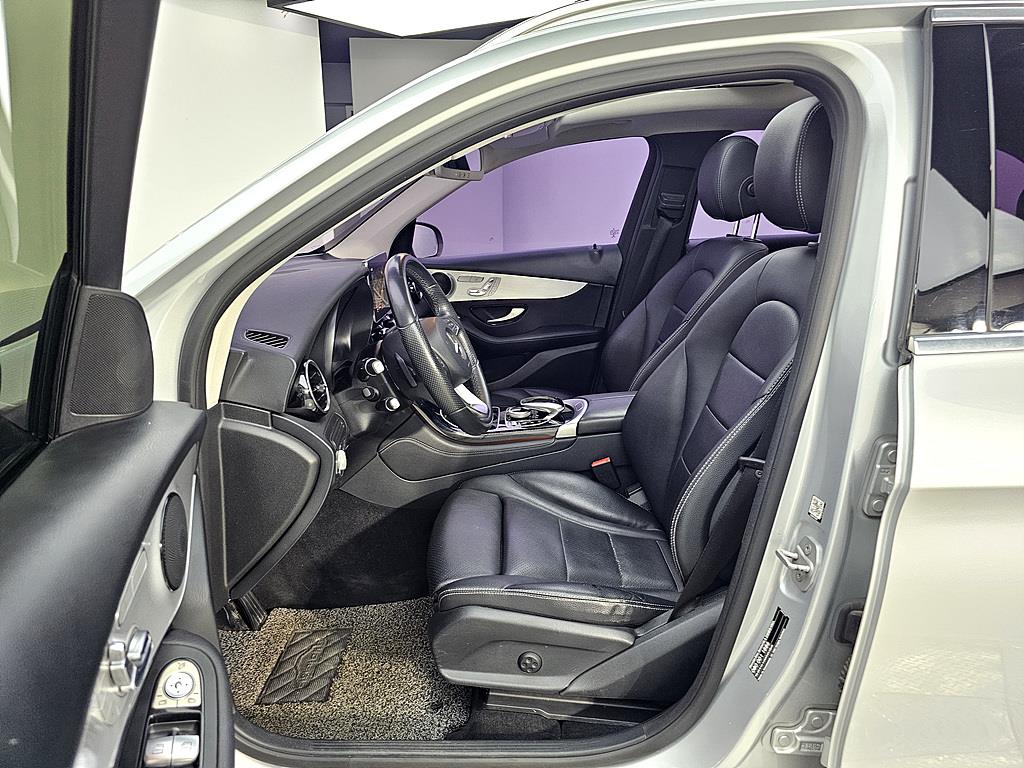 Mercedes Benz GLC Class - Vista 8