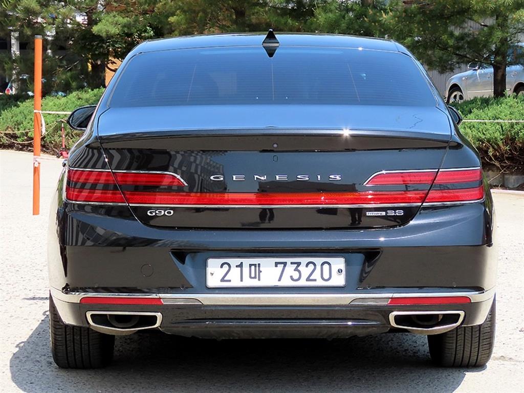 Genesis G90 - Vista 4
