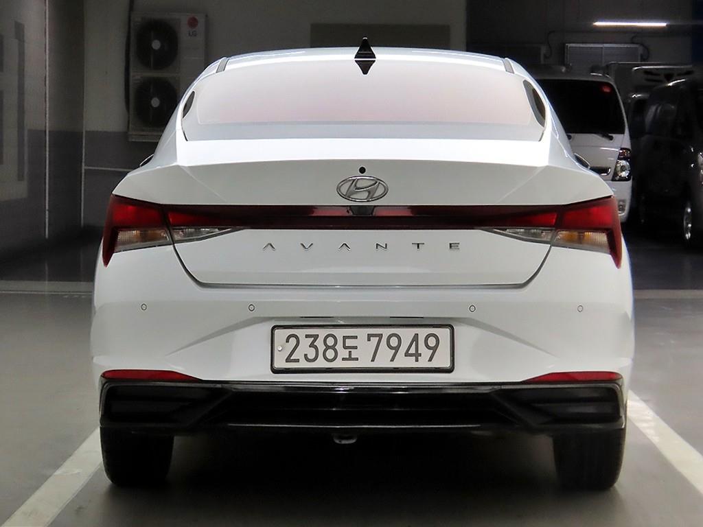 HYUNDAI Avante - Vista 3