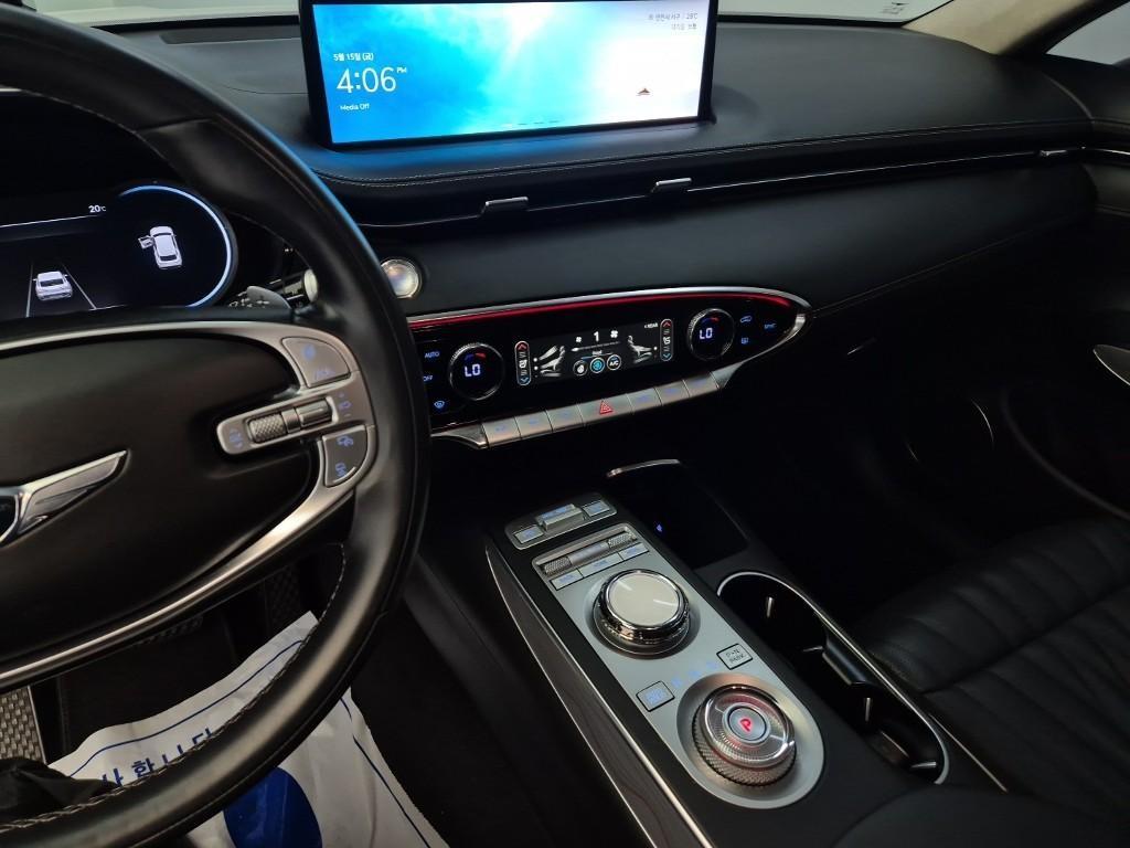 Genesis GV70 - Vista 10