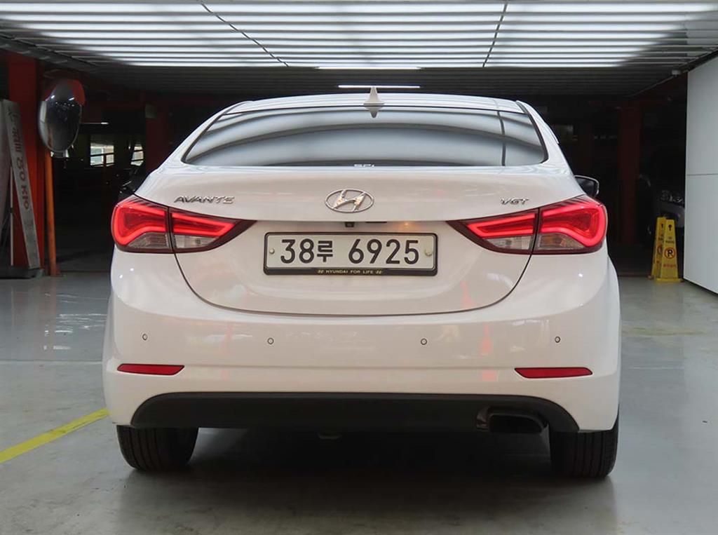 HYUNDAI Avante - Vista 3