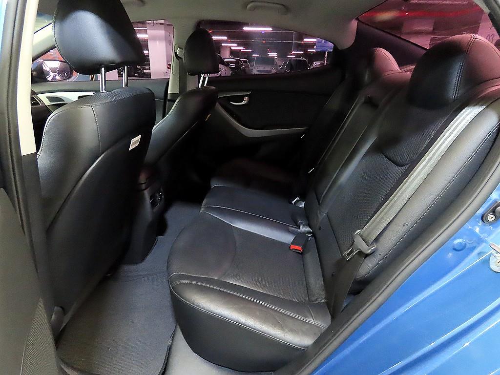 HYUNDAI Avante - Vista 7