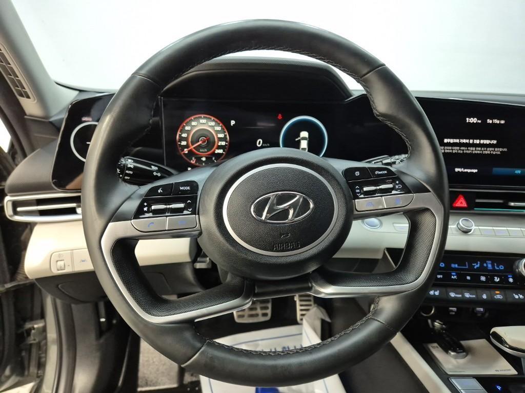 HYUNDAI Avante - Vista 9