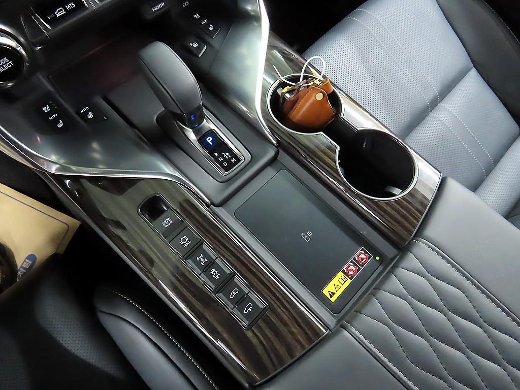 Lexus LX - Vista 10