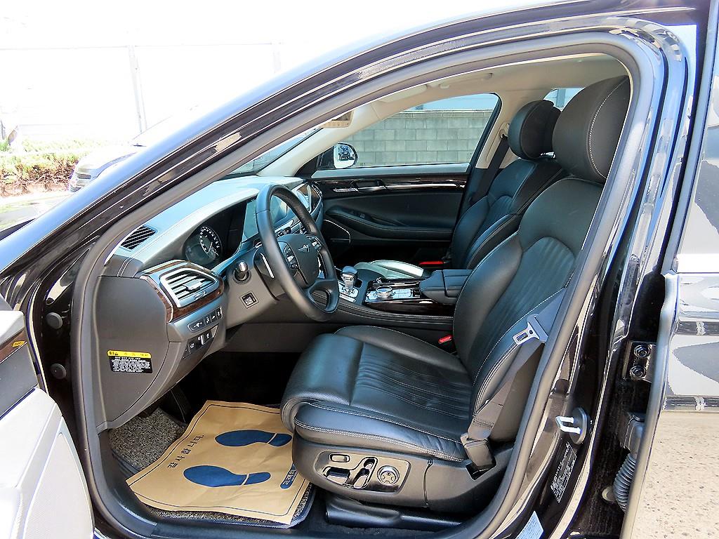 Genesis G90 - Vista 5