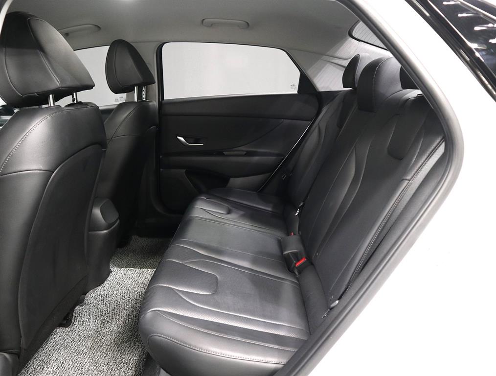HYUNDAI Avante - Vista 10