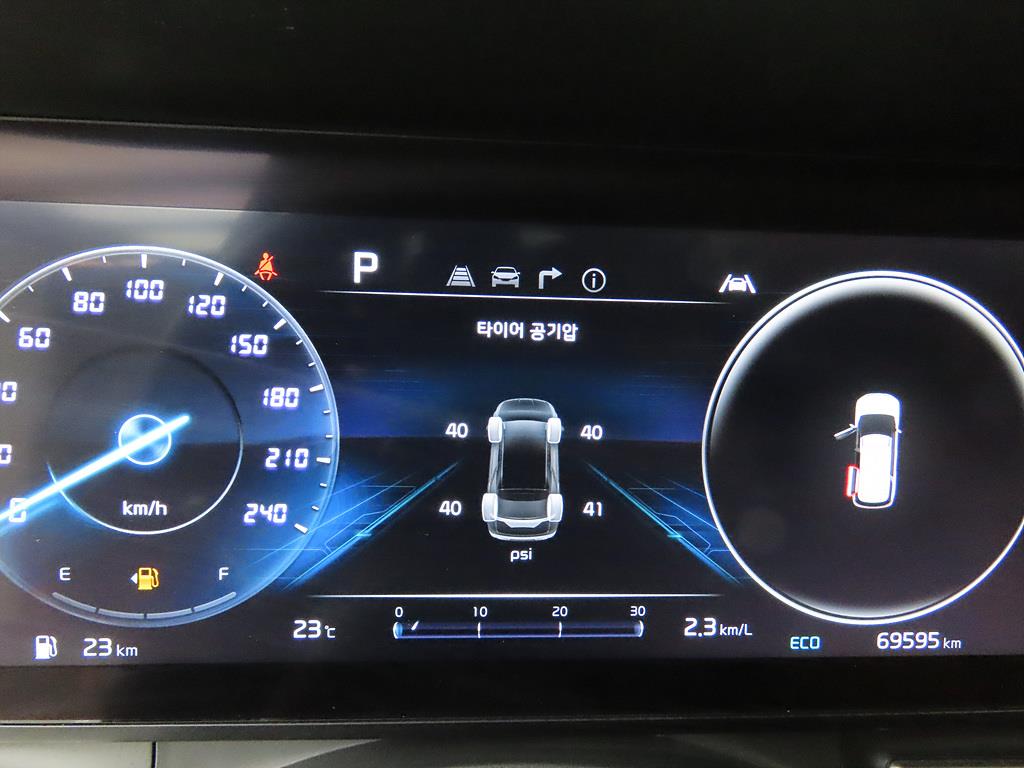 KIA Carnival - Vista 11