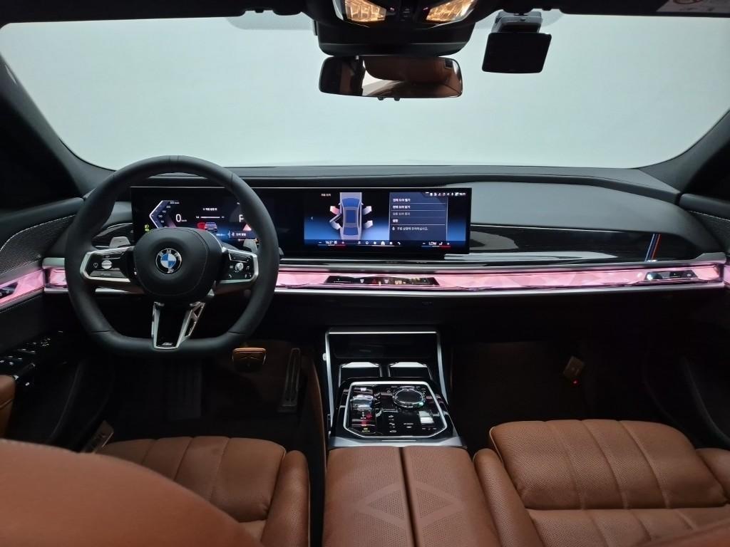BMW 7 Series - Vista 5