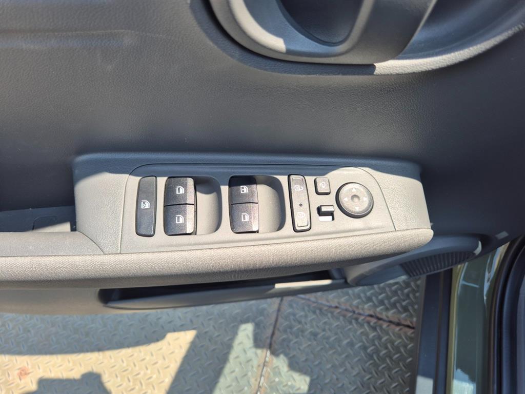 HYUNDAI Casper - Vista 10