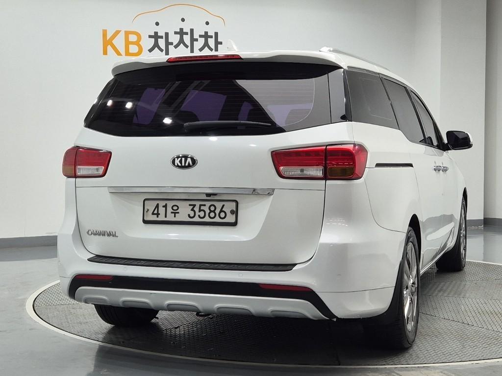 KIA Carnival - Vista 3