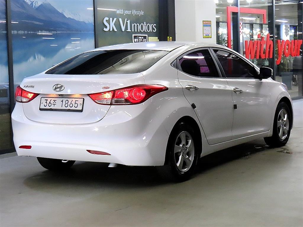 HYUNDAI Avante - Vista 4