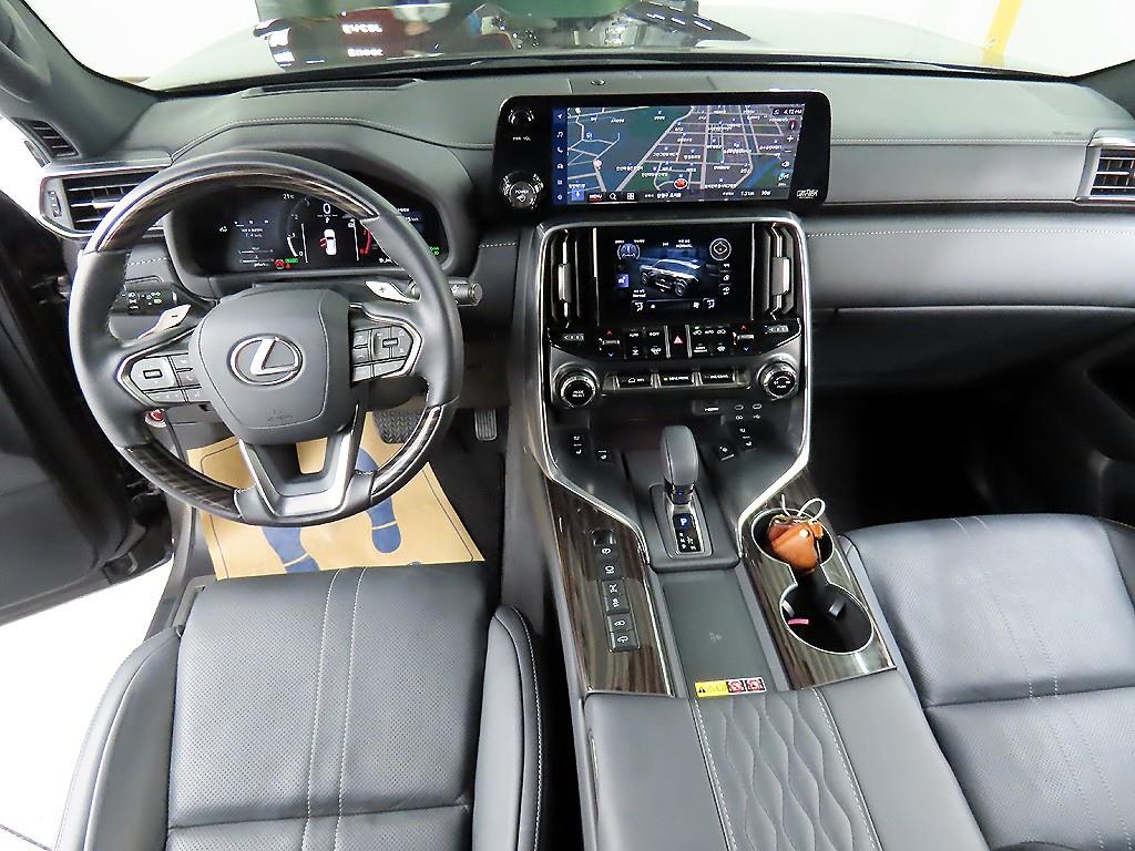 Lexus LX - Vista 7