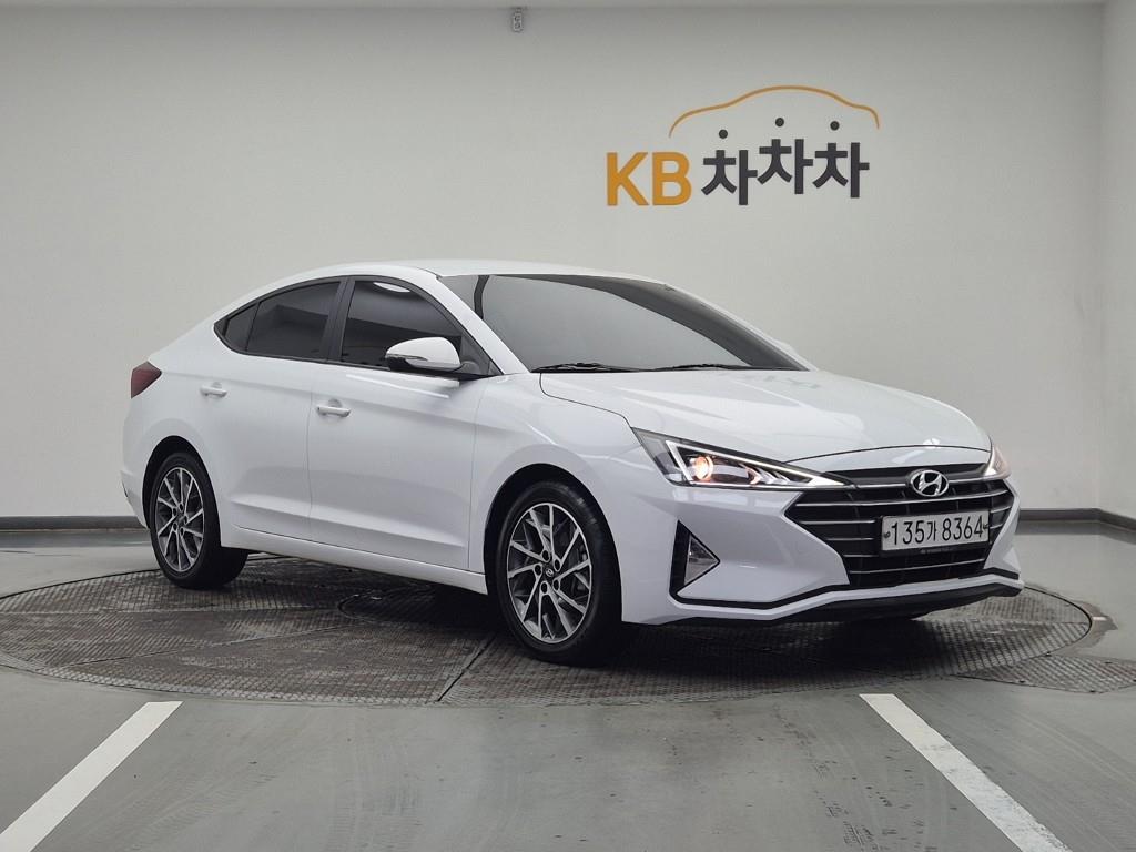 HYUNDAI Avante - Vista 2