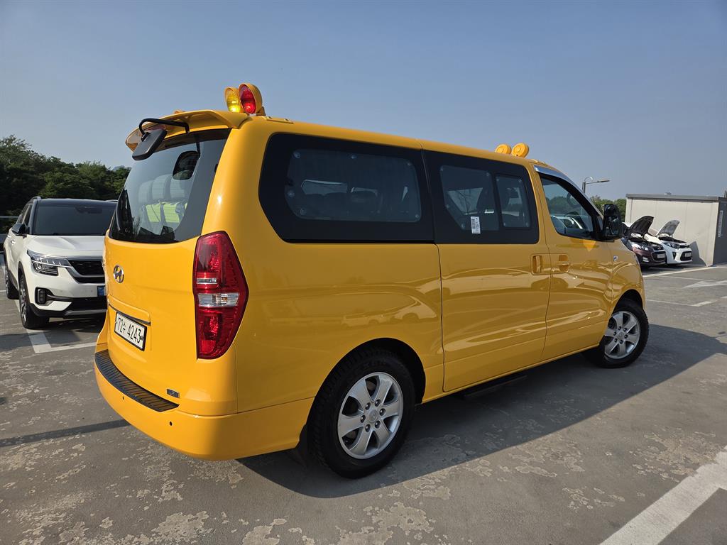 HYUNDAI Starex - Vista 4