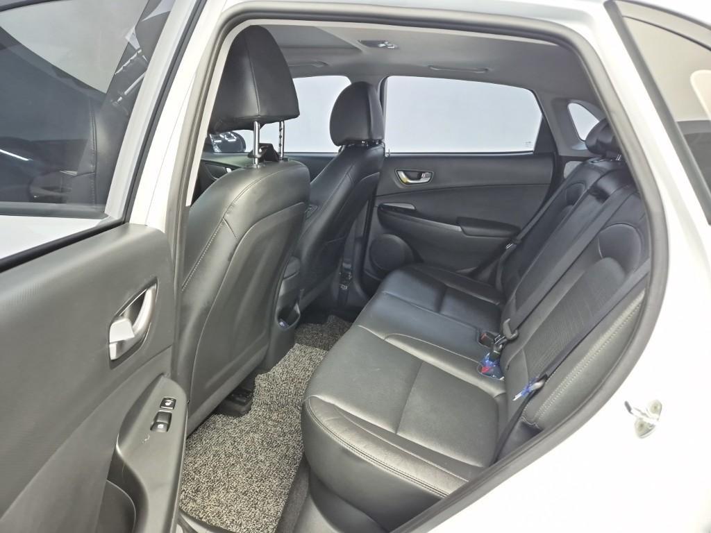 HYUNDAI Kona - Vista 12