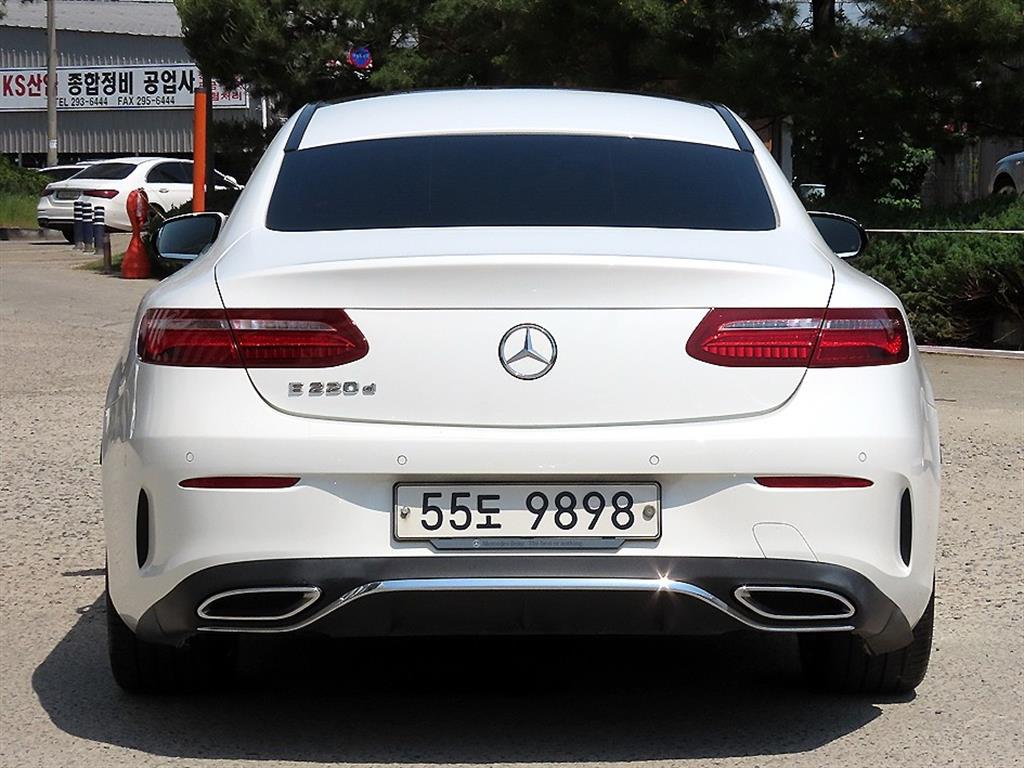 Mercedes Benz E class - Vista 4