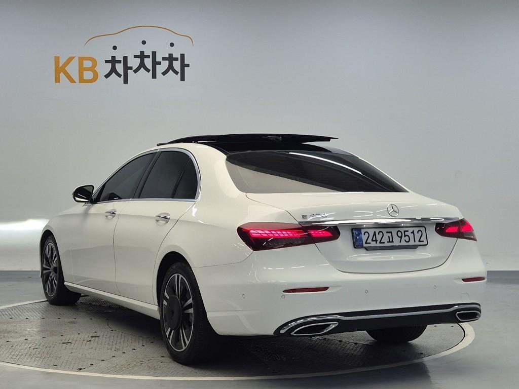 Mercedes Benz E class - Vista 2
