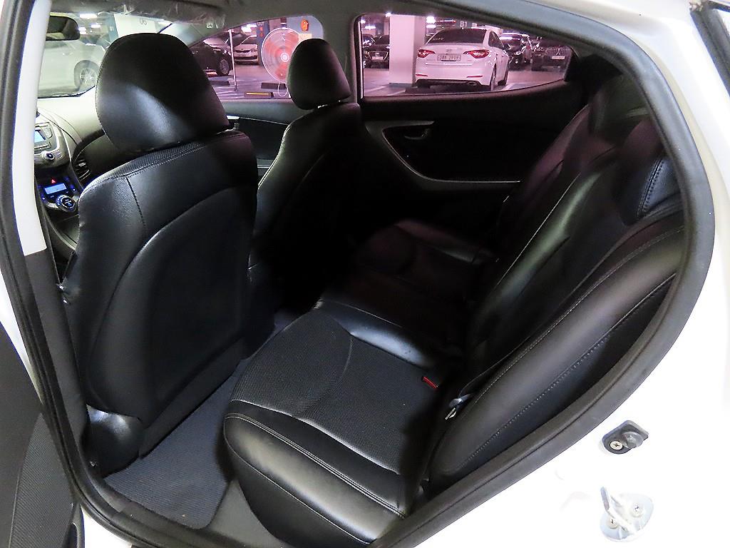 HYUNDAI Avante - Vista 7