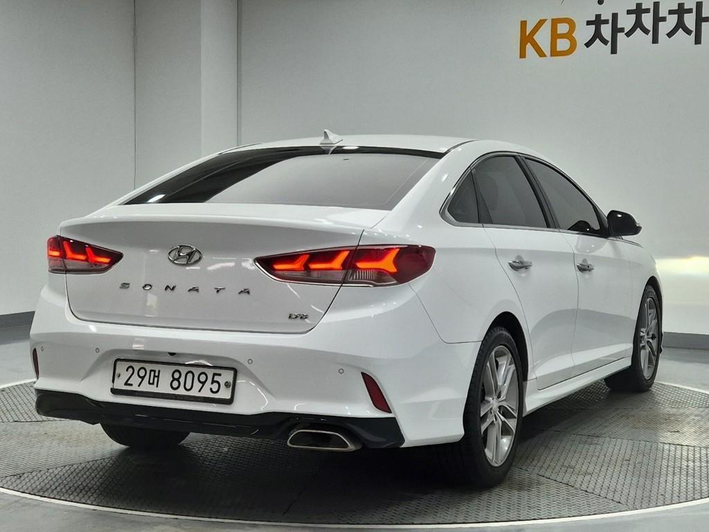 HYUNDAI Sonata - Vista 3