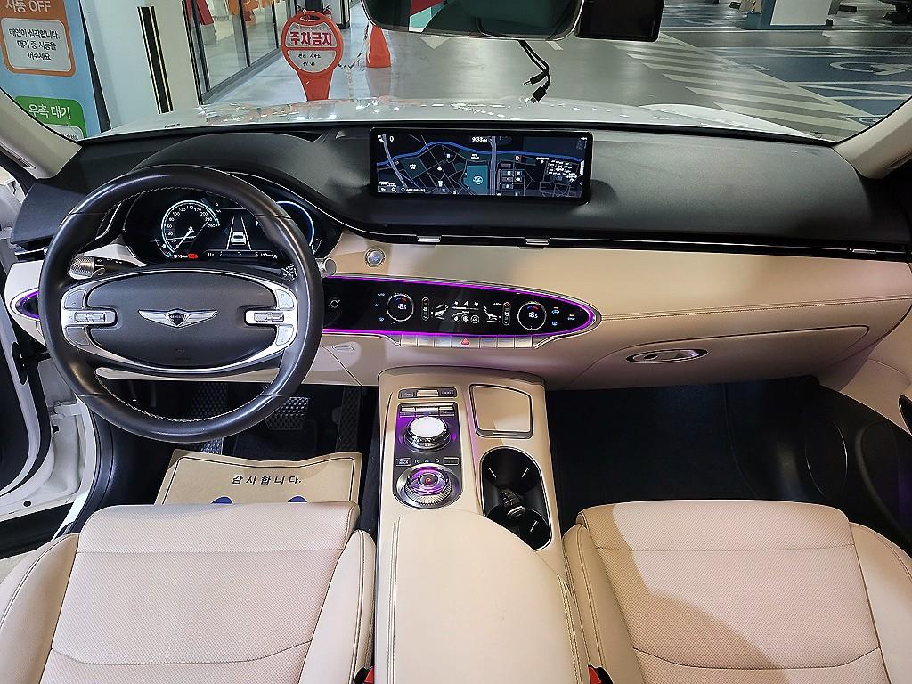 Genesis GV70 - Vista 6