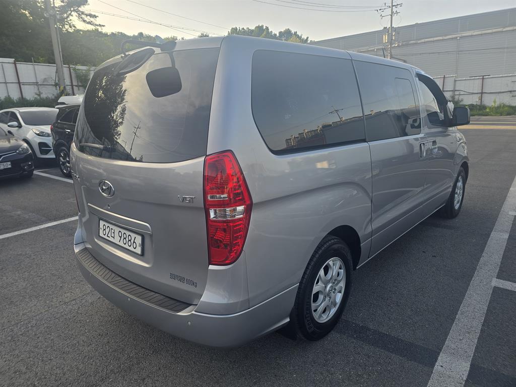 HYUNDAI Starex - Vista 4