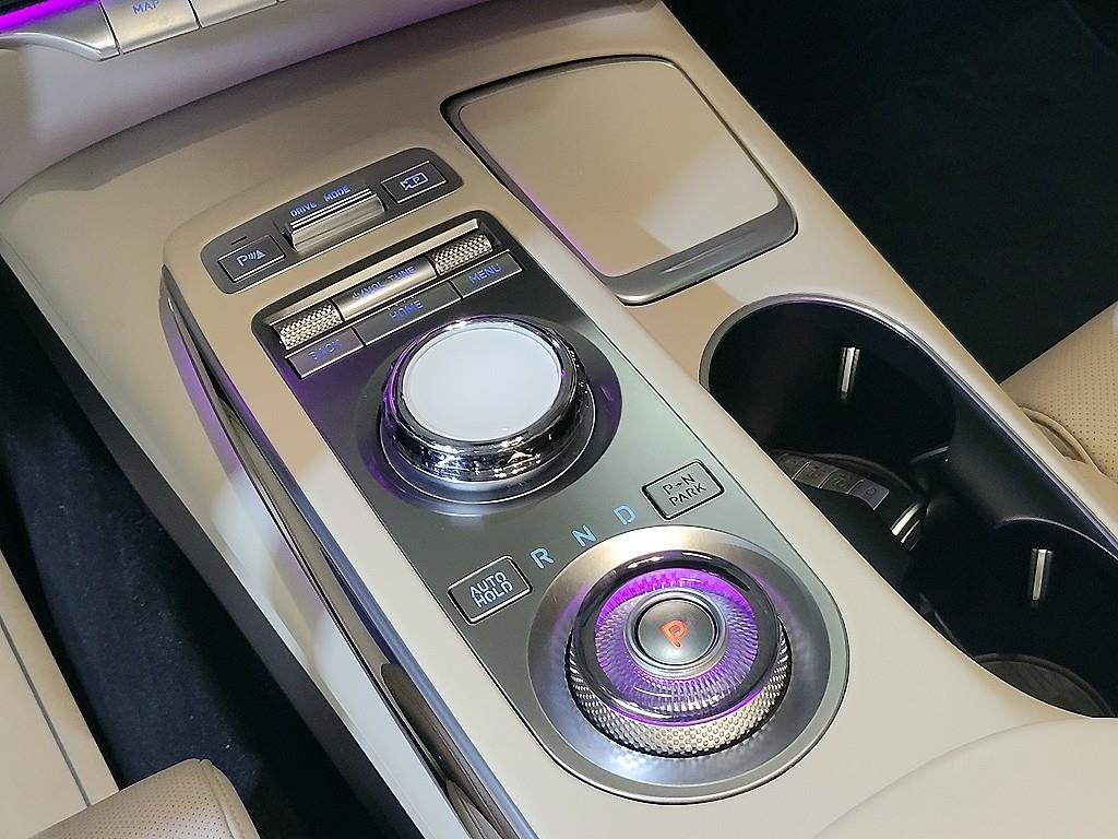 Genesis GV70 - Vista 12