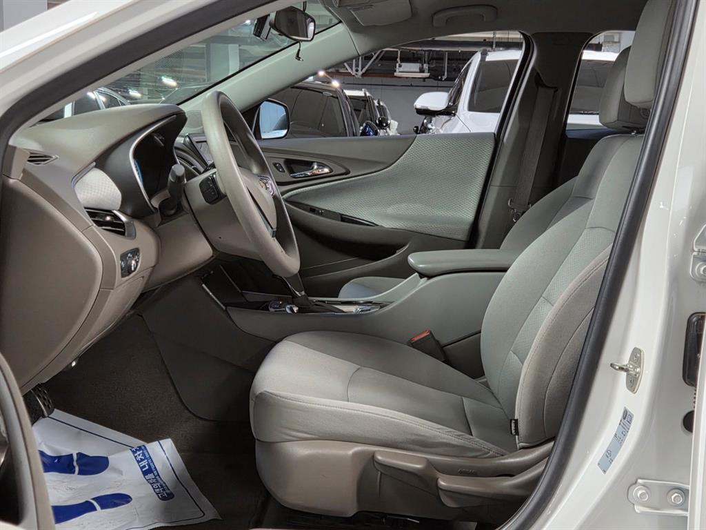 Chevrolet Malibu - Vista 10