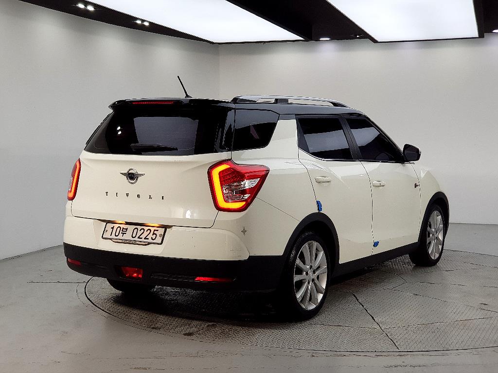 Ssangyong Tivoli - Vista 4