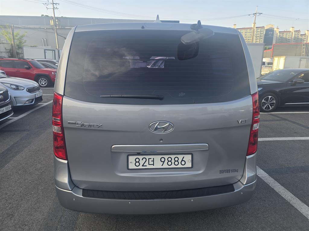HYUNDAI Starex - Vista 3