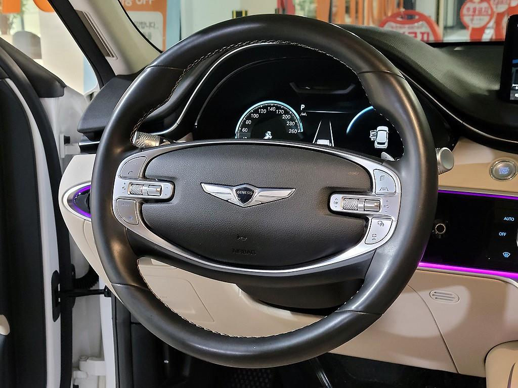 Genesis GV70 - Vista 9