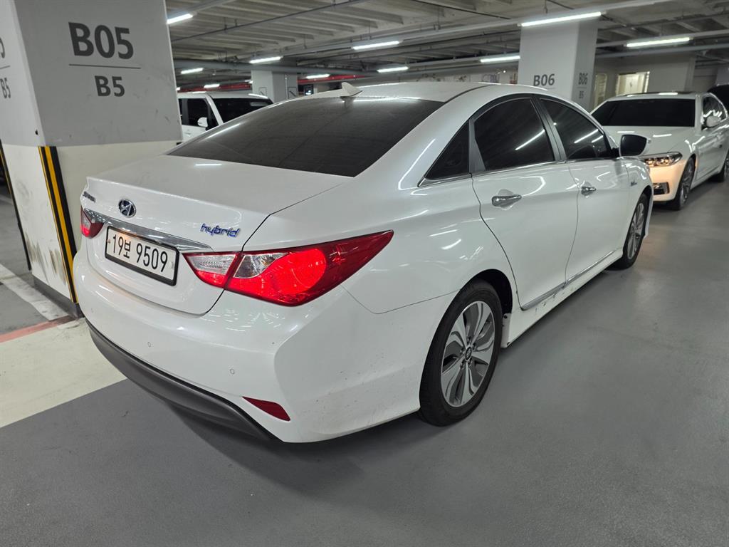 HYUNDAI Sonata - Vista 4