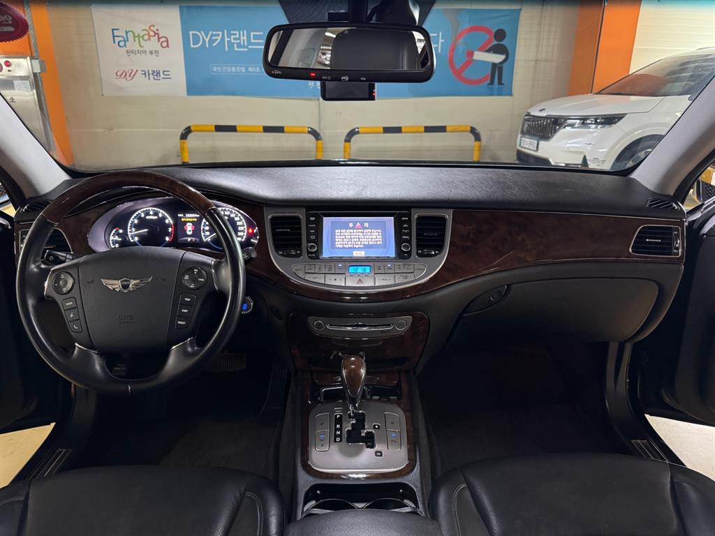 HYUNDAI Genesis - Vista 8