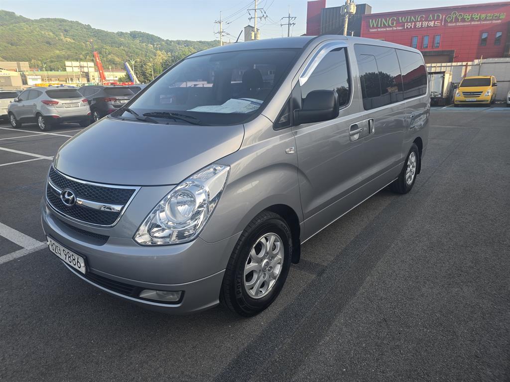 HYUNDAI Starex - Vista 2
