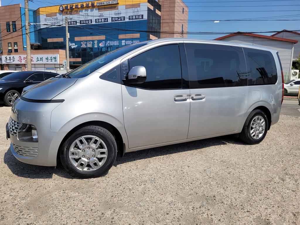 HYUNDAI Staria - Vista 4