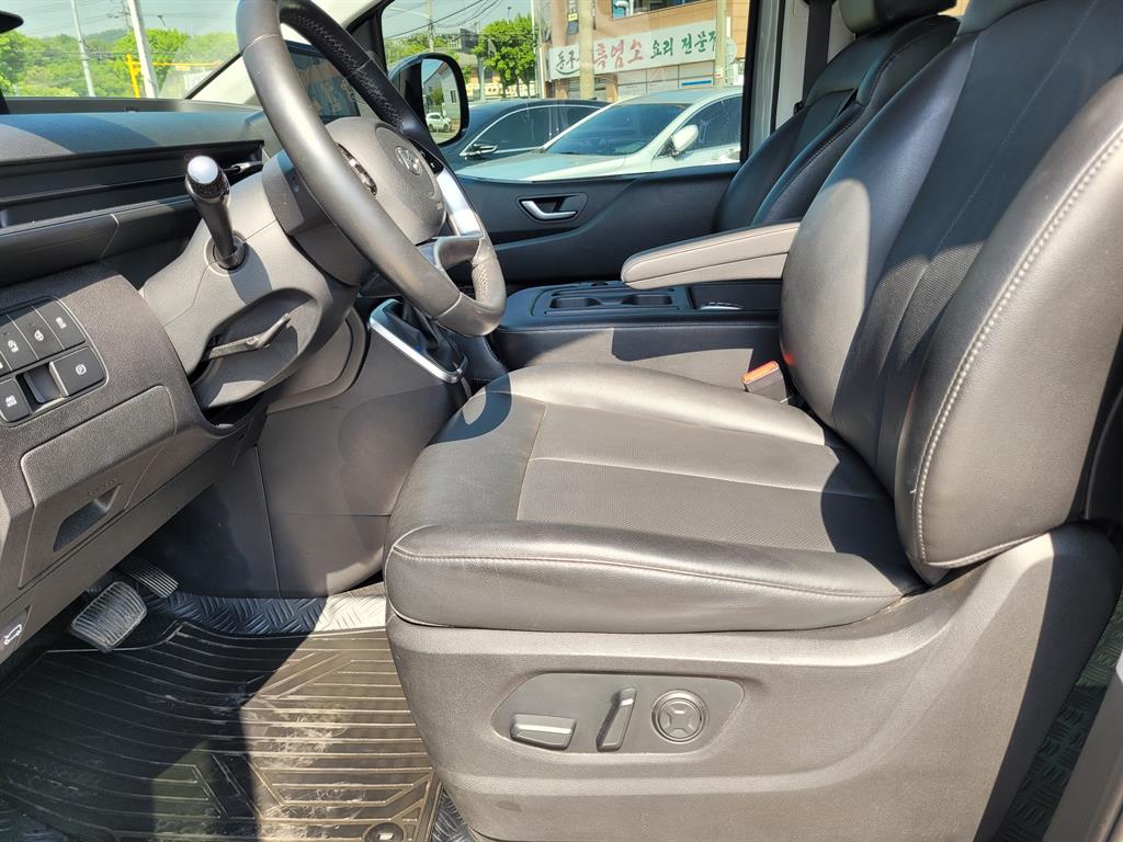 HYUNDAI Staria - Vista 12