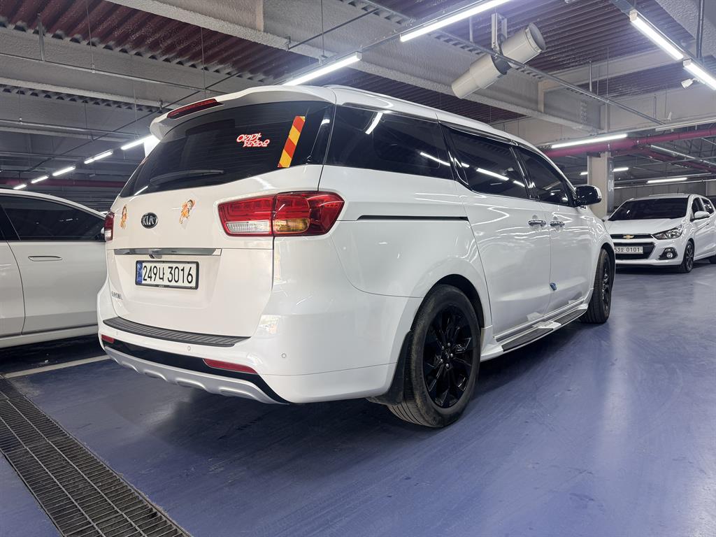 KIA Carnival - Vista 4