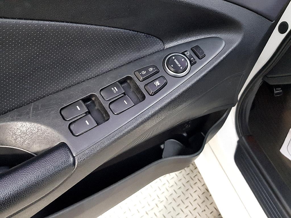 HYUNDAI Sonata - Vista 11