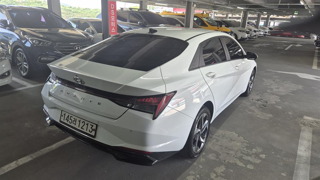 HYUNDAI Avante - Vista 2