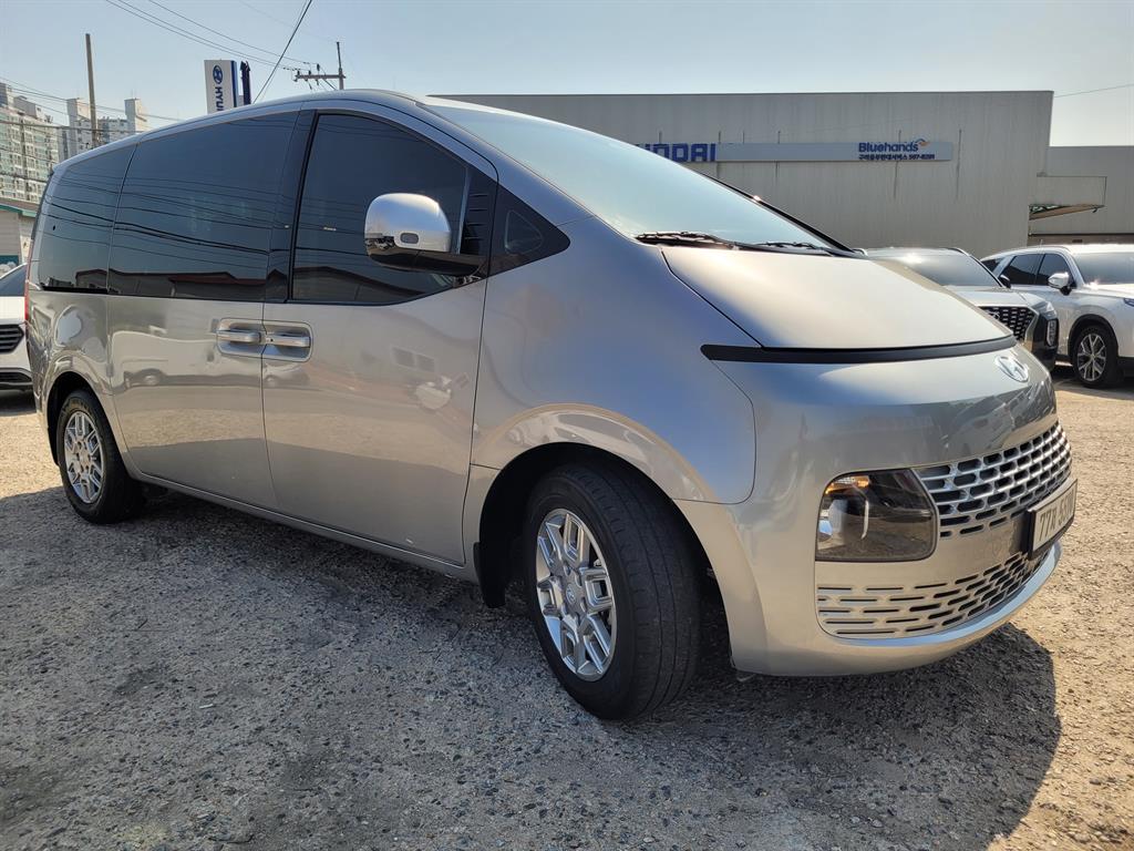 HYUNDAI Staria - Vista 2