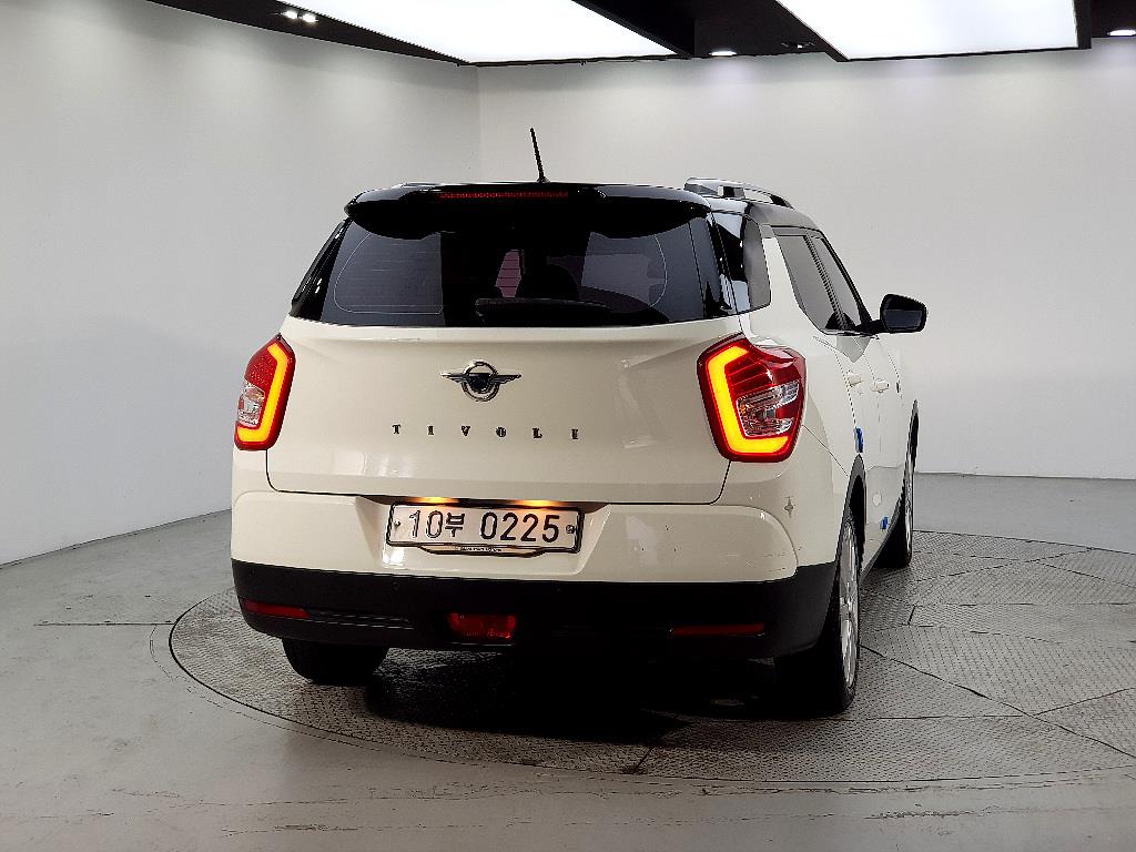 Ssangyong Tivoli - Vista 3
