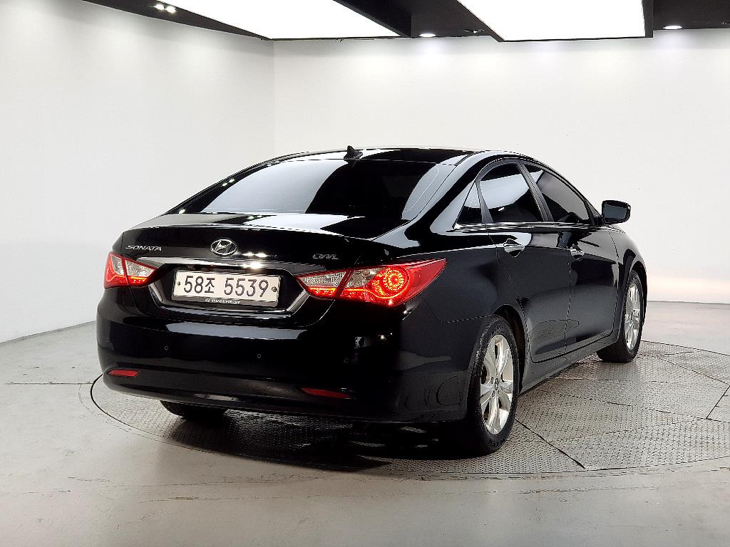 HYUNDAI Sonata - Vista 4